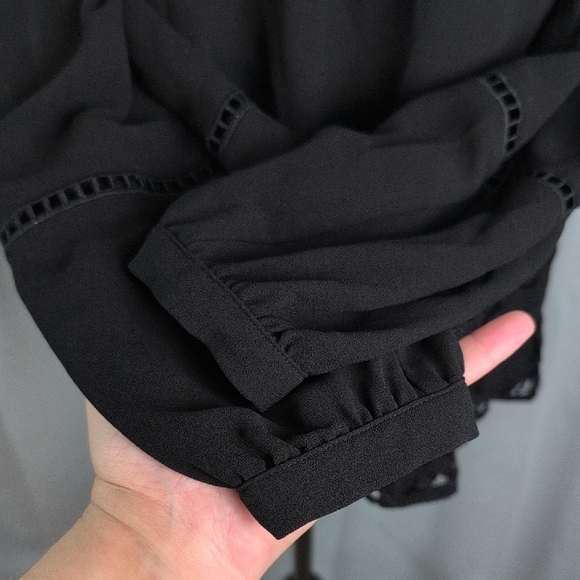 MICHAEL Michael Kors Elegant Black Blouse with Lace Detail - Picture 5 of 8